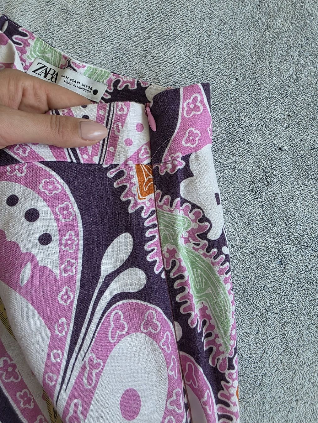 Zara Pantaloni: Zara Hose mit Muster, Grösse M – Usato da St Gallen venduto da vir_5kgt 3