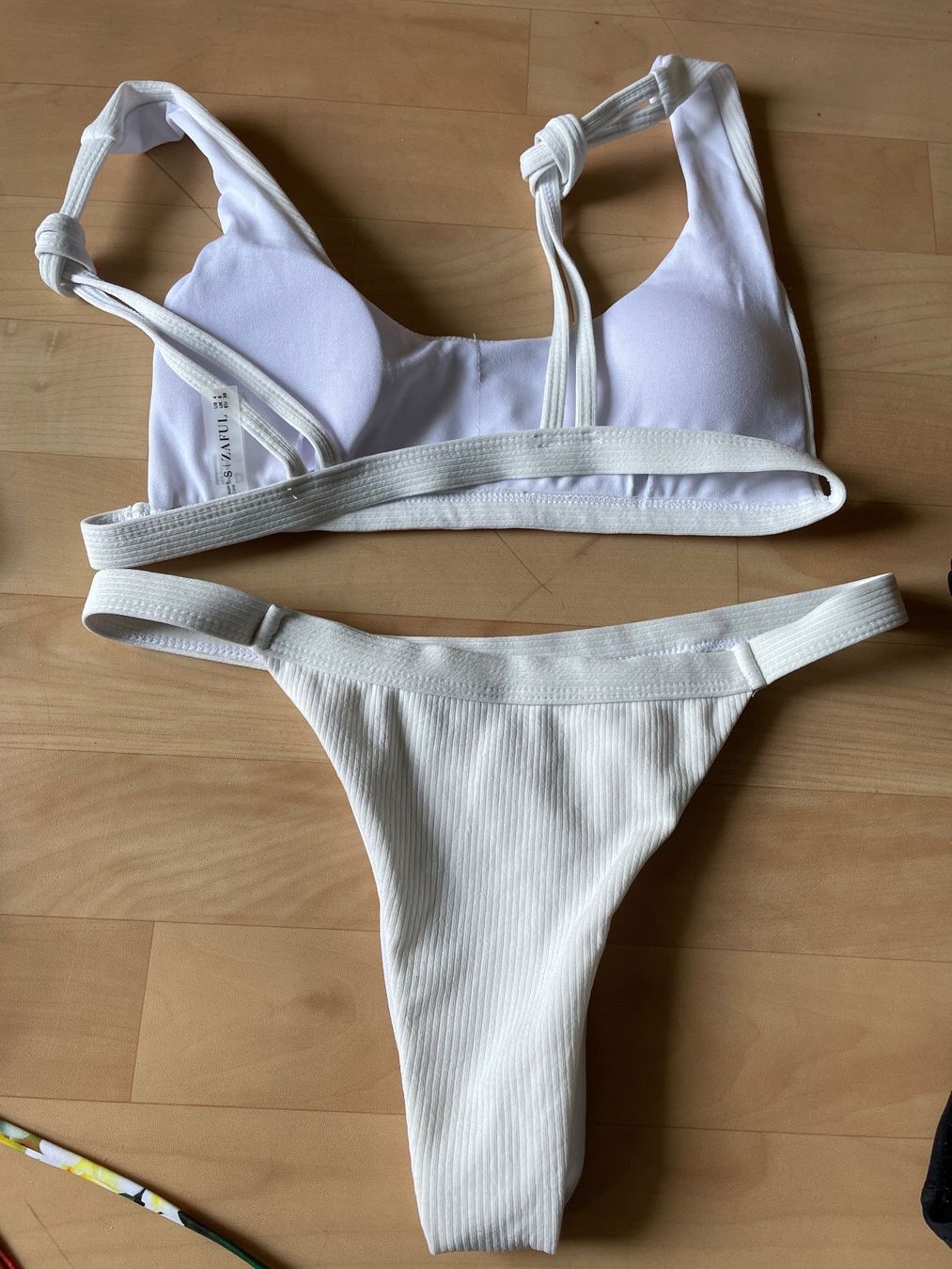 Zaful Costumi da bagno & Bikini: ZAFUL White Bikini S/36 – Usato da Zürich venduto da Angela_Fashion_Lover 1