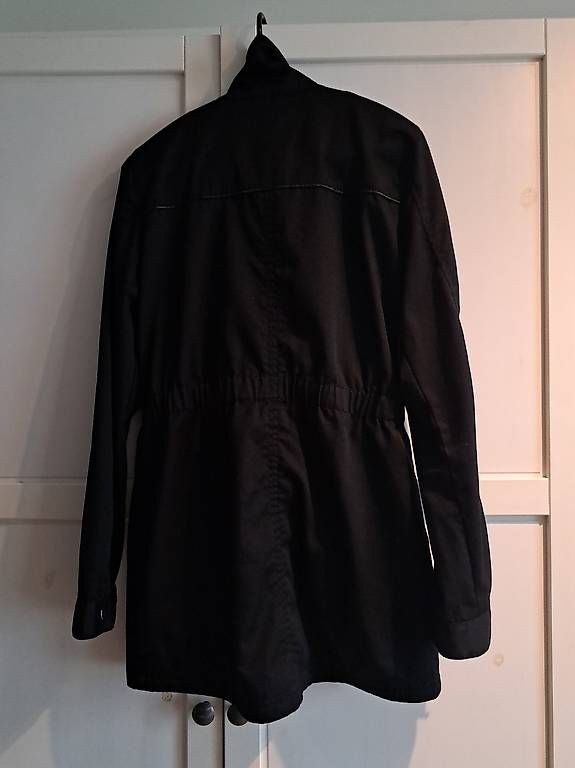 Vero Moda Giacche: Leichte schwarze Stoffjacke in Grösse M – Usato da Schmerikon venduto da Nicole0120 3
