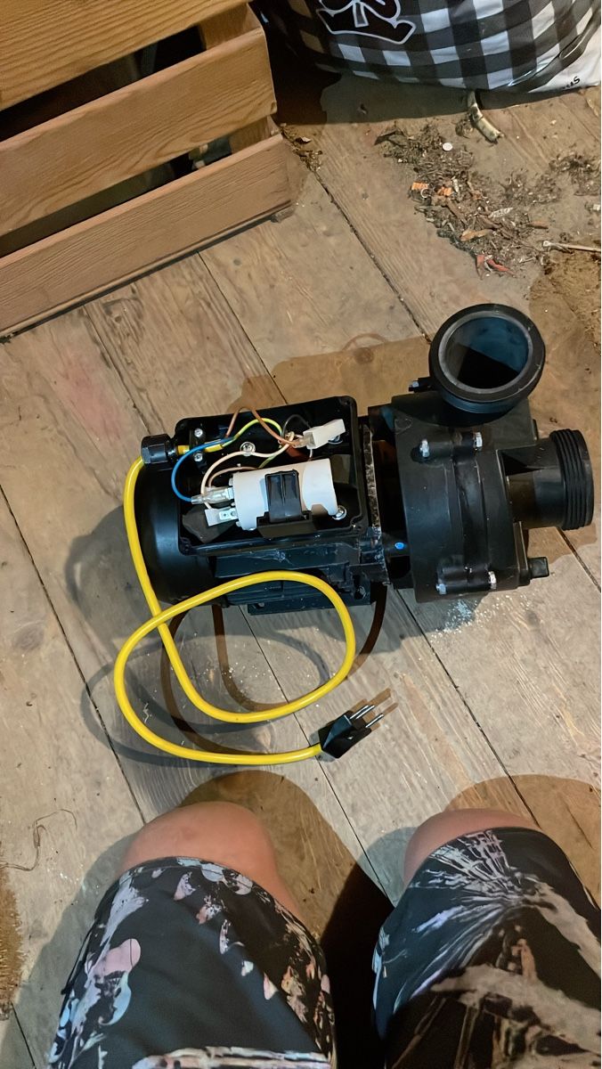 Whirlpool Accessori per Piscine: Gebrauchte Whirlpoolpumpe zu verkaufen – Usato da Lützelflüh-Goldb venduto da VWGTIG60