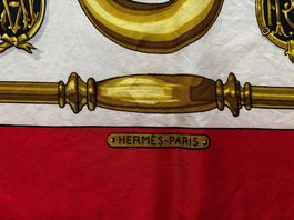 Foulard Hermès en soie multicolore, édition limitée, parf...
