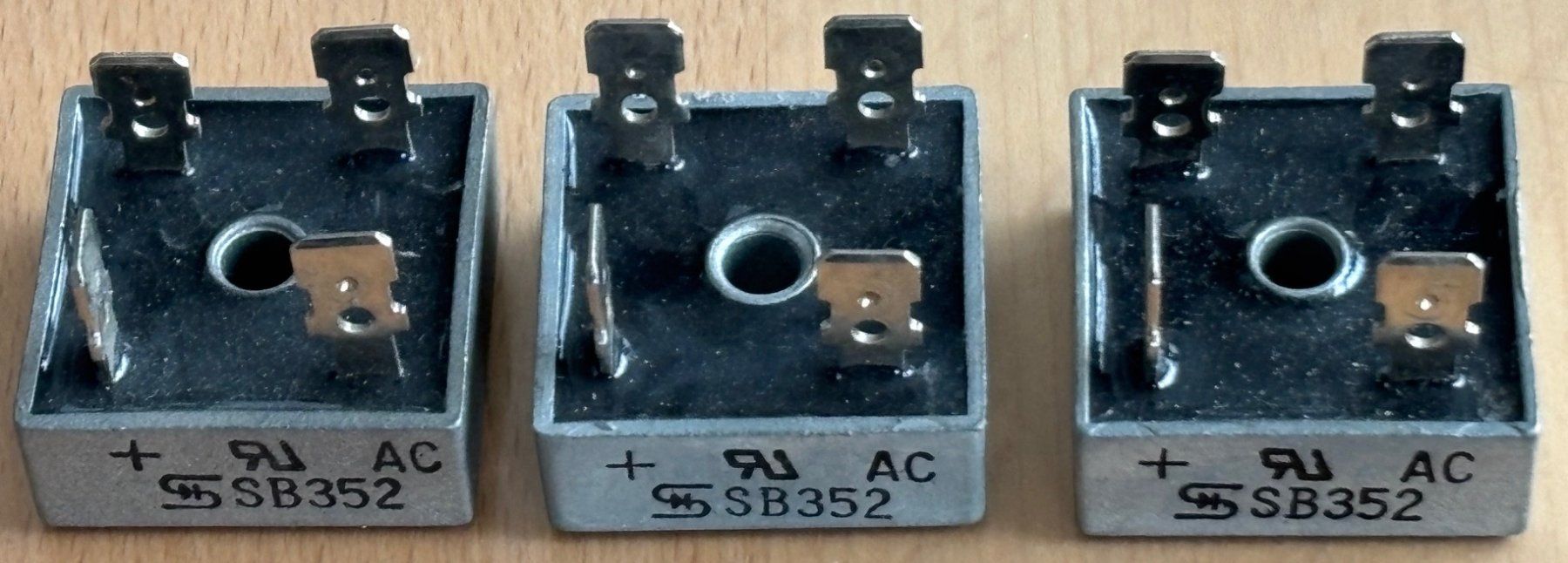 Componenti elettronici: Brückengleichrichter 35A 200V, High Current – Nuovo (secondo la descrizione) da Bassersdorf venduto da Antaris01