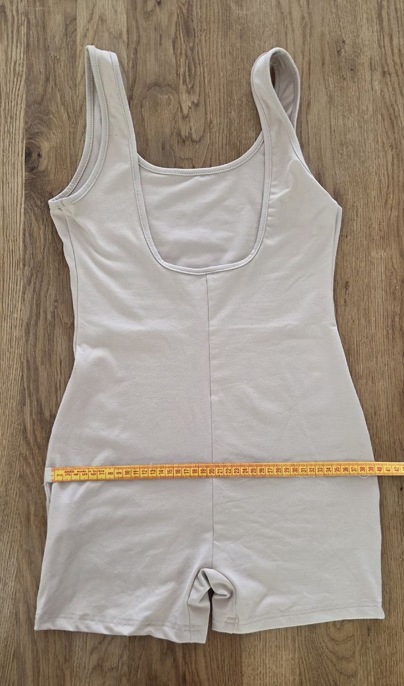 Shein Tute: Shein Jumpsuit Body Gr. M – Nuovo (secondo la descrizione) da Beinwil am See venduto da gabipetrovay 1