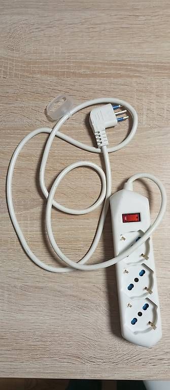 Spine: Adapter Italien Steckdose – Nuovo (secondo la descrizione) da Schlieren venduto da cas_yw5s