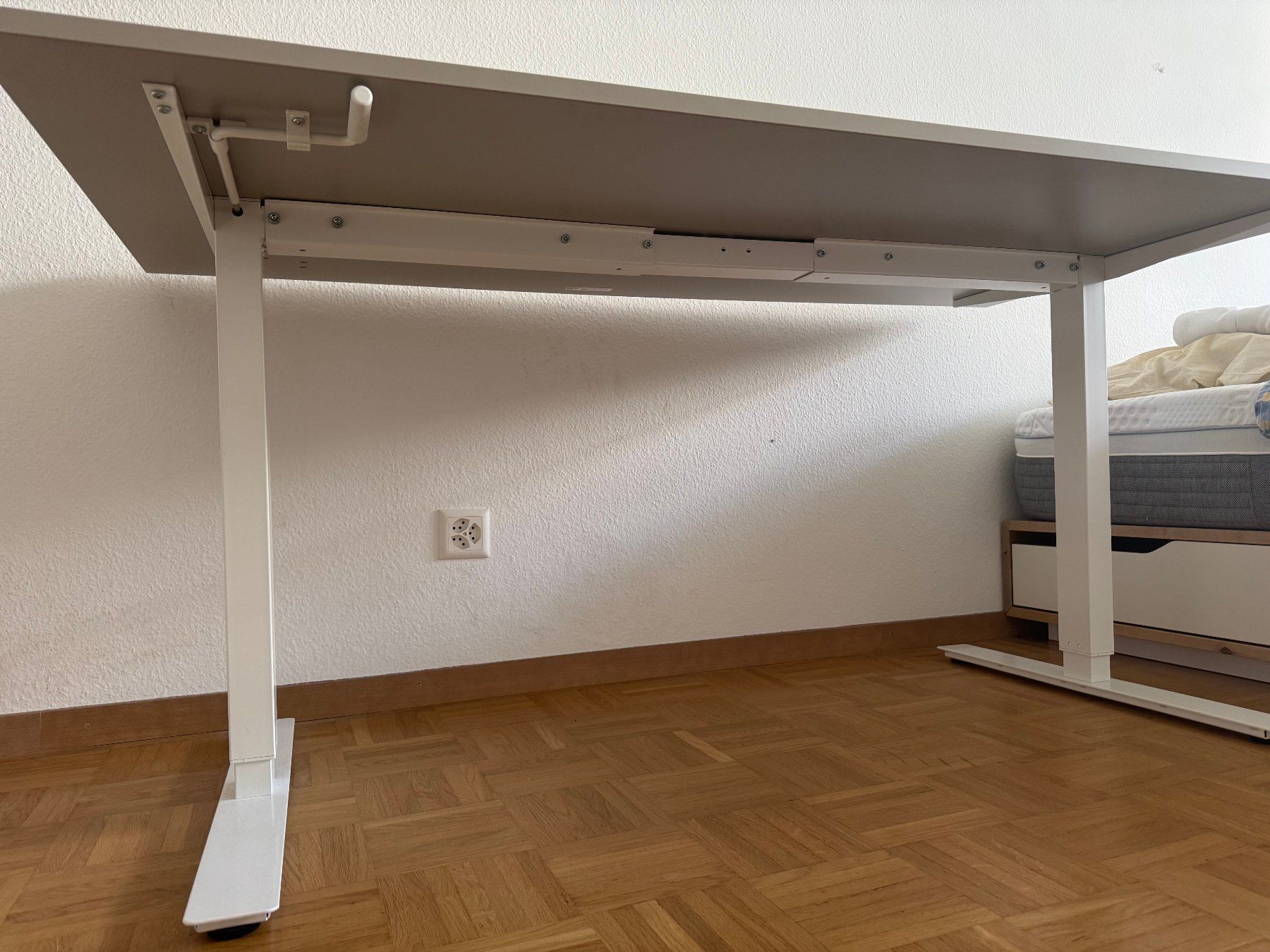 Scrivanie: Bureau assis debout TROTTEN - IKEA – Usato da Genève venduto da axe_xdr9 1