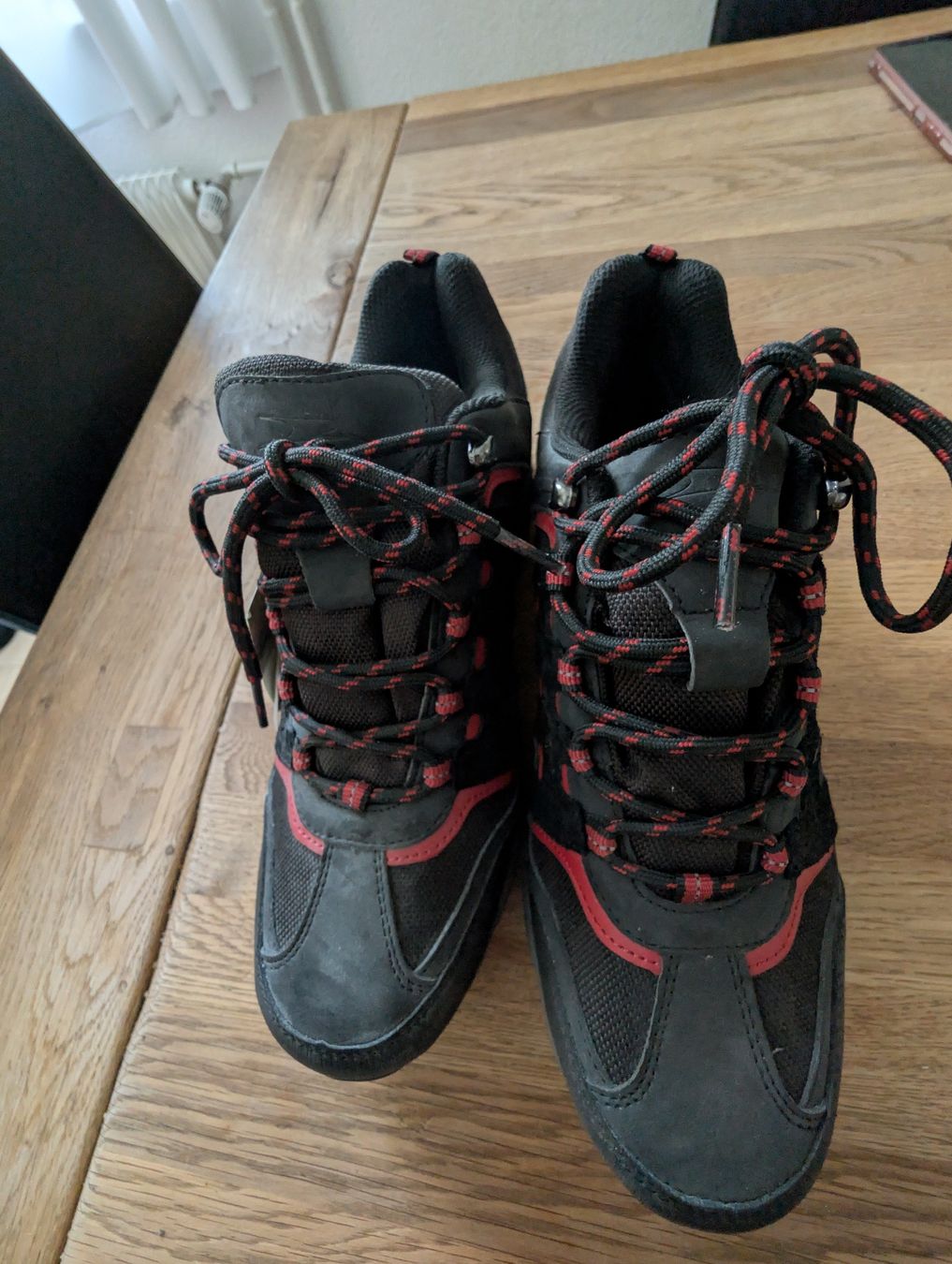 Scarpe da uomo: Leichtwanderschuhe Unisex Grösse 43 – Nuovo (secondo la descrizione) da Bern venduto da berneroberlaenderin