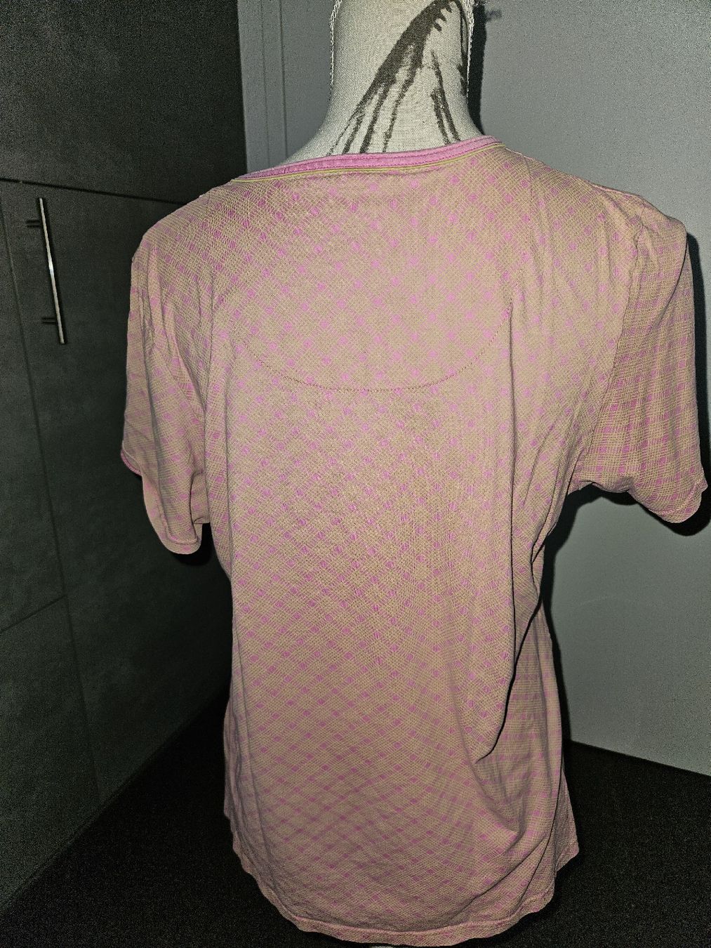 T-shirt: Rosa T-Shirt mit feinem Muster - ISA – Usato da Anwil venduto da tamoos 1
