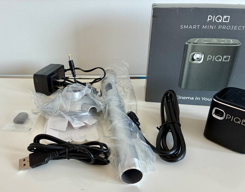 Vidéoprojecteurs: PIQO Smart Mini Projektor - Heimkino für unterwegs! – D'occasion à Zürich par tersus1981 2