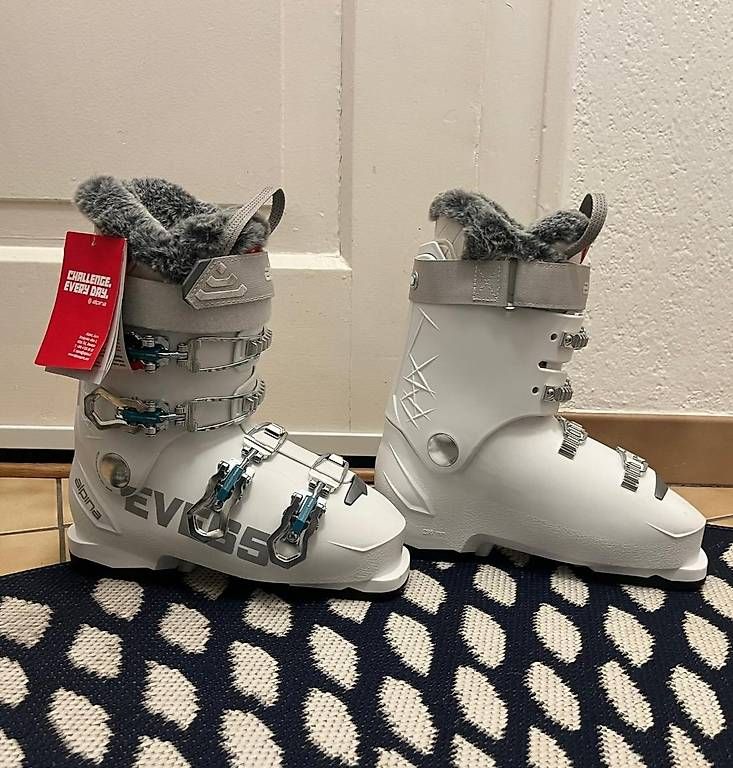 Scarpe da donna: Chaussures de ski Alpina – Usato da Petit-Lancy venduto da Sejogurl 1