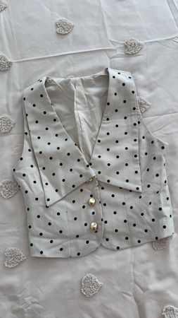 Gilet femme blanc pois noirs boutons dorés état neuf
