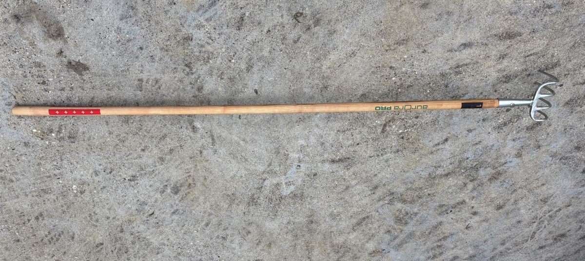 Tous les outils: Premium Griffe à 4 dents – Neuf avec emballage d'origine à Delémont par Vendeur_3 1