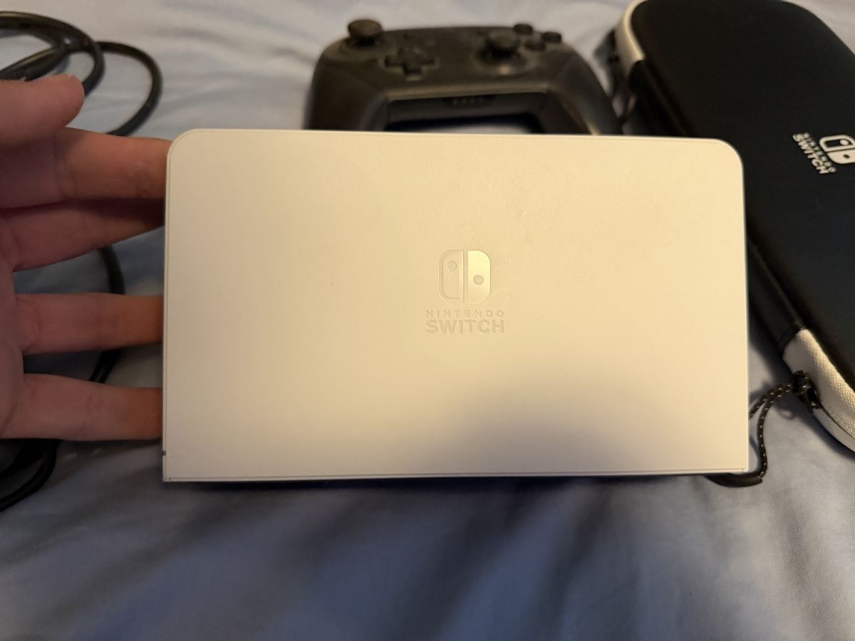 Nintendo Consoles: Nintendo Switch OLED mit Pro Controller – D'occasion à Worb par rme23 3