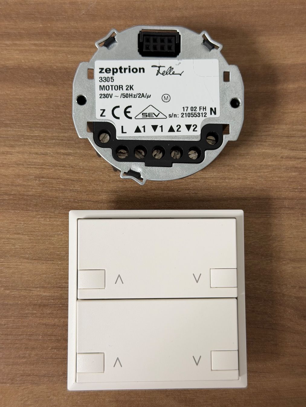 Zeptrion Interruttori: Feller Zeptrion Motor 2K mit Abdeckset – Usato da Riehen venduto da Nyenhuis