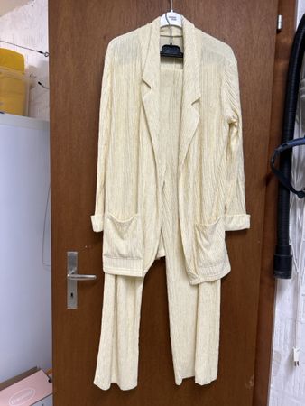 Damen Anzug Crinkle Optik Beige Grösse M neuwertig