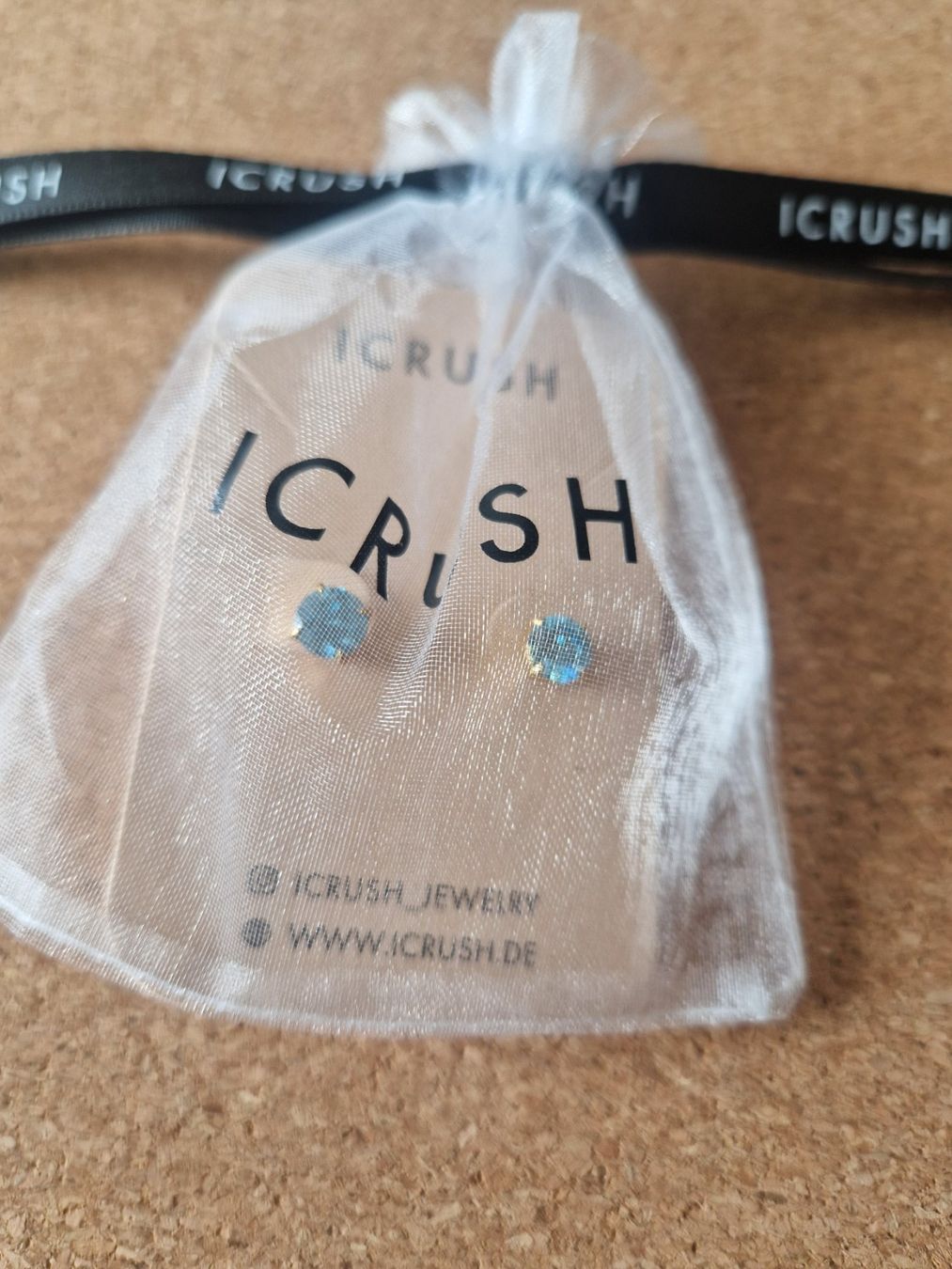 Orecchini pendenti & Orecchini a lobo: ICRUSH Ohrstecker, goldig mit hellblauem Stein, neu! – Nuovo e nell'imballaggio originale da Lungern venduto da jcj007 2