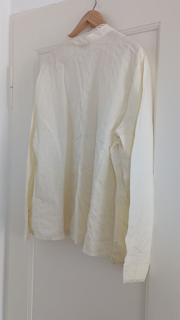 Blusen: Bluse mit Spitzenkrägli  Marke: Claire – Gebraucht aus Zürich von Mitzi6 1