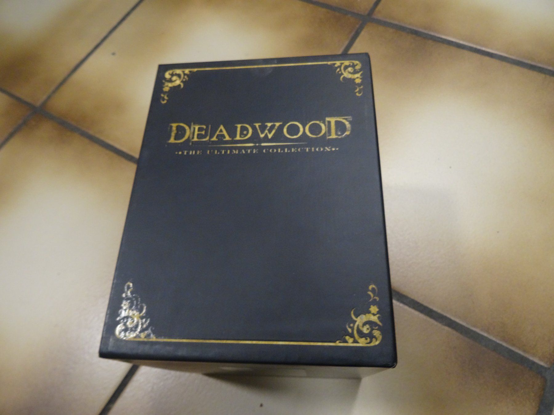 Tutti i DVDs: Deadwood - The Ultimate Collection DVD – Usato da Olten venduto da Disc-Verkauf 1