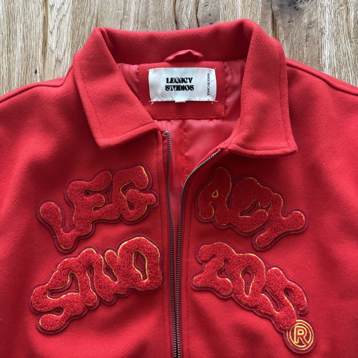Vestes: Varsity Jacke Legacy Studios Rot Grösse L – D'occasion à Obernau par dav1de 2