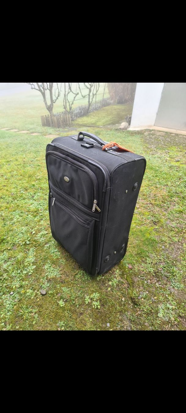 Valigie: Schwarzer Reisekoffer – Usato da Niederlenz venduto da DaveDasWahnsinn