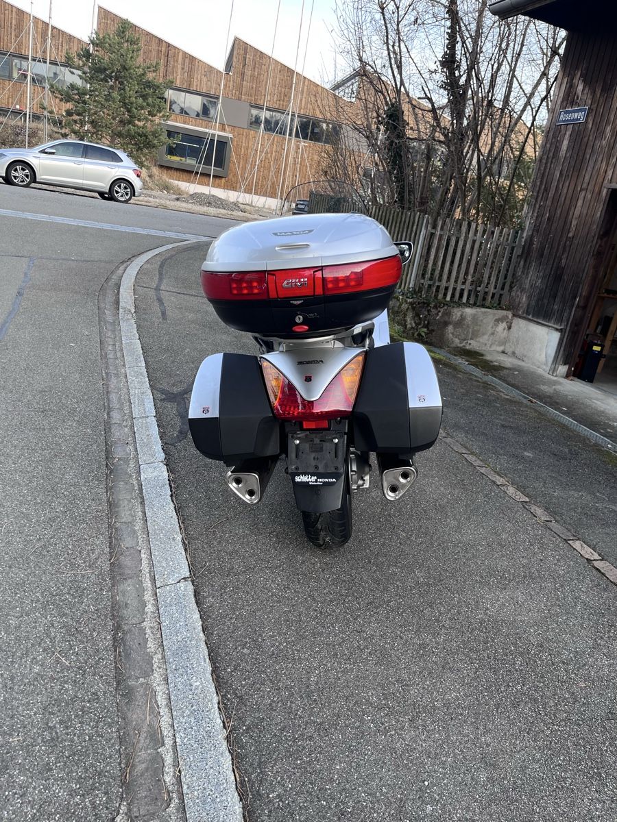 Honda Touring: Honda ST 1300 A – Usato da Lufingen venduto da Quadrum 3