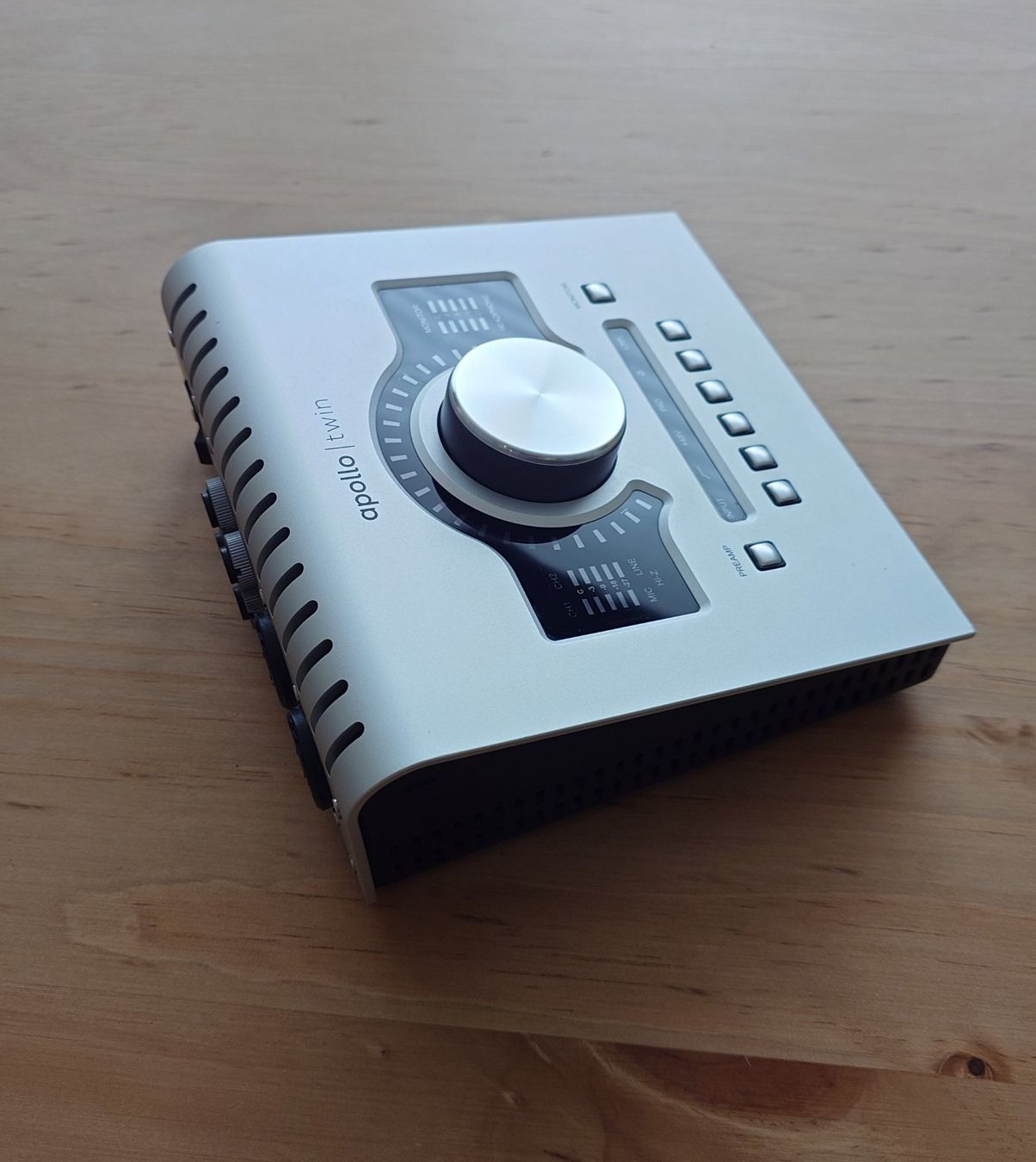 Universal Audio Attrezzatura per studi di registrazione: Universal Audio Apollo Twin UAD-2 (USB-3) – Usato da Sissach venduto da Subnoize 2
