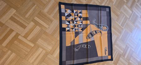 Schöner Vintage Seidenschal, neuwertig,