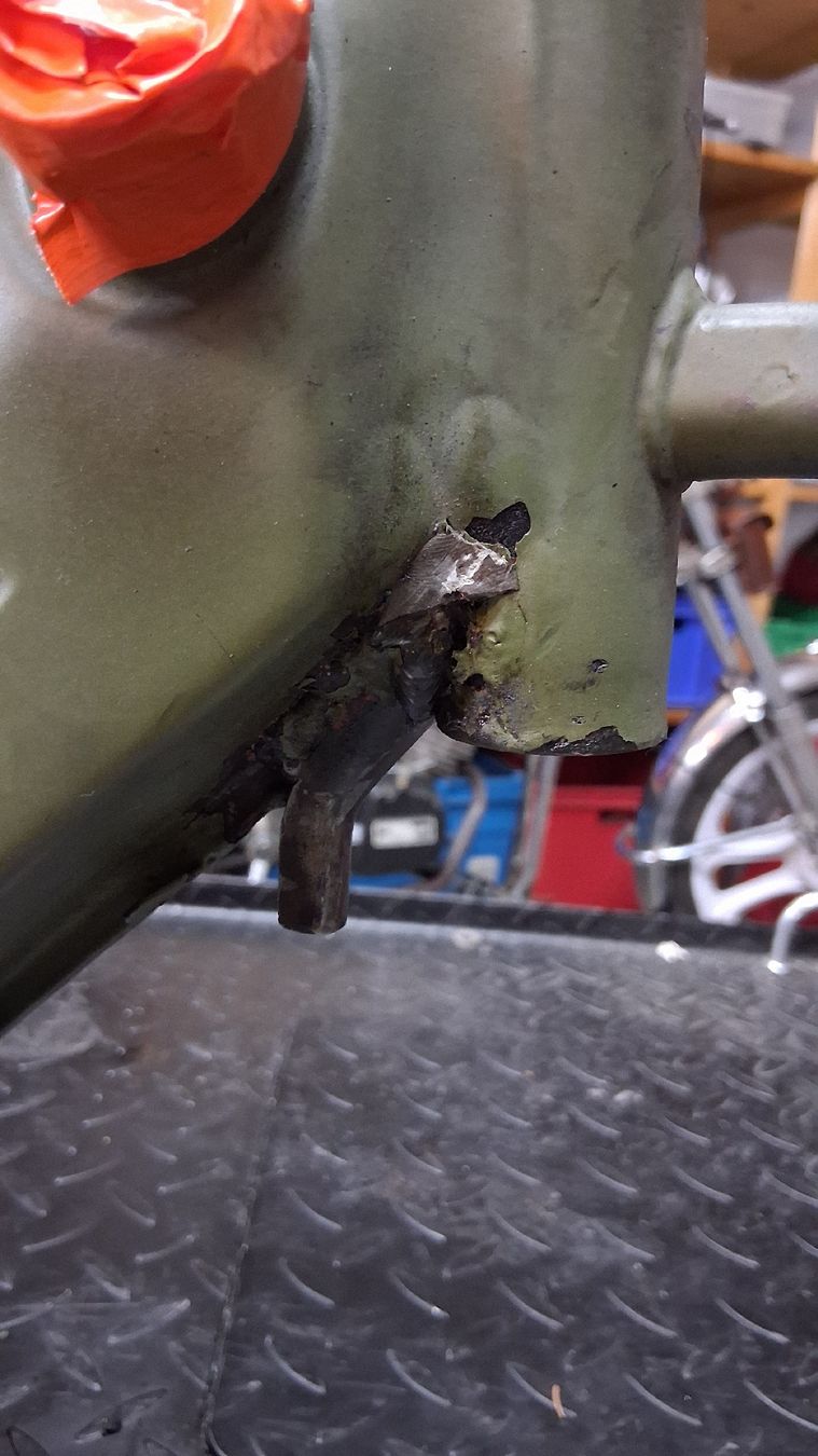 Piaggio Parti ricambio per ciclomotori: Piaggio Ciao Rahmen mit Ausweis – Difettoso da Wolfenschiessen venduto da 2-stroke-garage 4