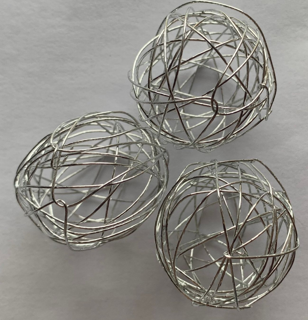 Tutte le decorazioni: 5 Drahtkugeln silber 30mm – Nuovo (secondo la descrizione) da Zäziwil venduto da kreative-ideen