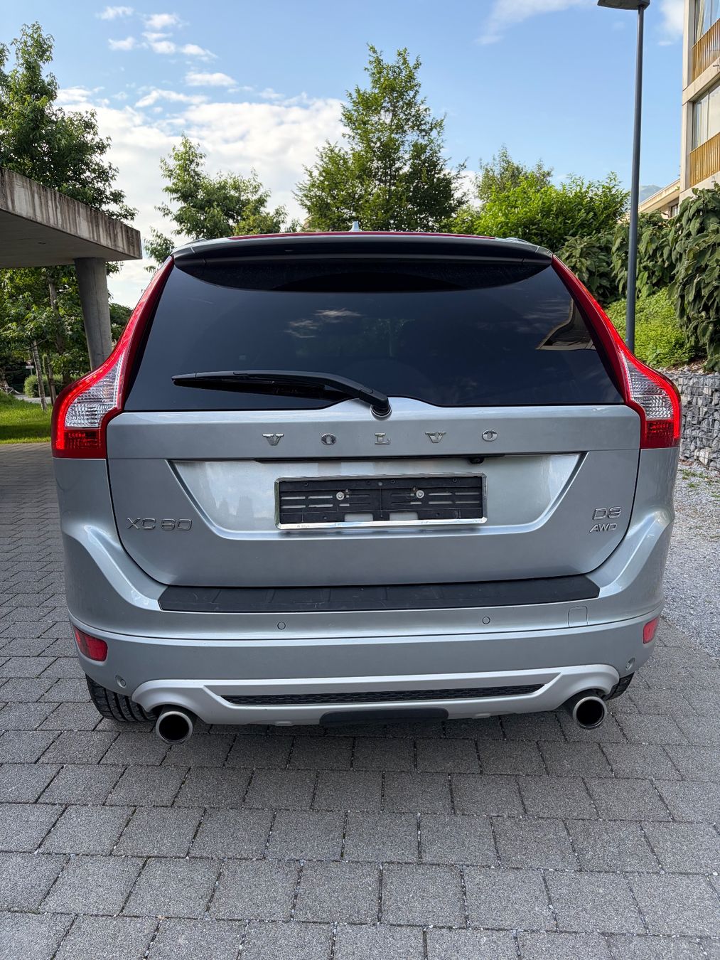 Volvo Automobili: Volvo XC60 R-Design AWD mit AHK Automat! – Usato da Näfels venduto da 8532_ 1