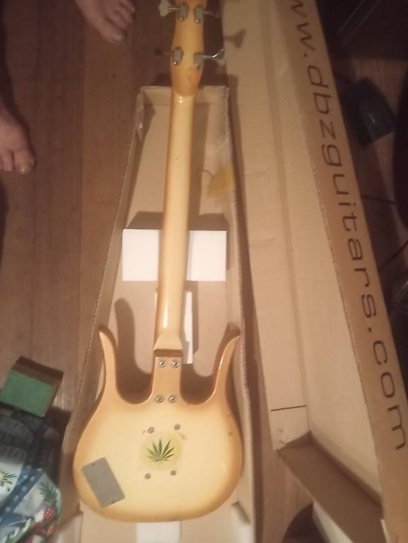 Danelectro Strumenti musicali: Danelectro 58 Longhorn E-bass Reissue 1990 – Usato da Basel venduto da Petergunn 3