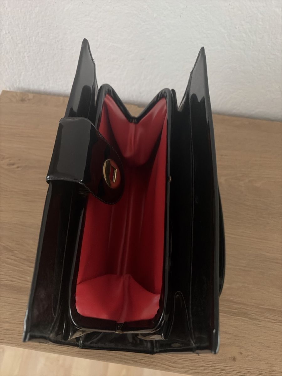 Borse da donna: Handtasche schwarz Lackoptik mit rotem Innenfutter – Usato da Oberglatt ZH venduto da kaj_tg7d 3