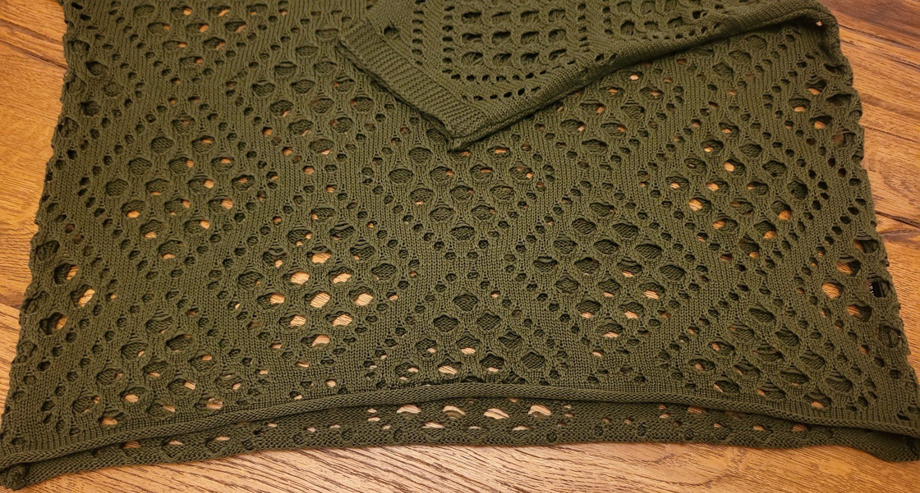 Maglioni & Felpe: Schöne Olivgrüner Strickpullover mit Lochmuster – Nuovo (secondo la descrizione) da Basel venduto da sci_67ms 4