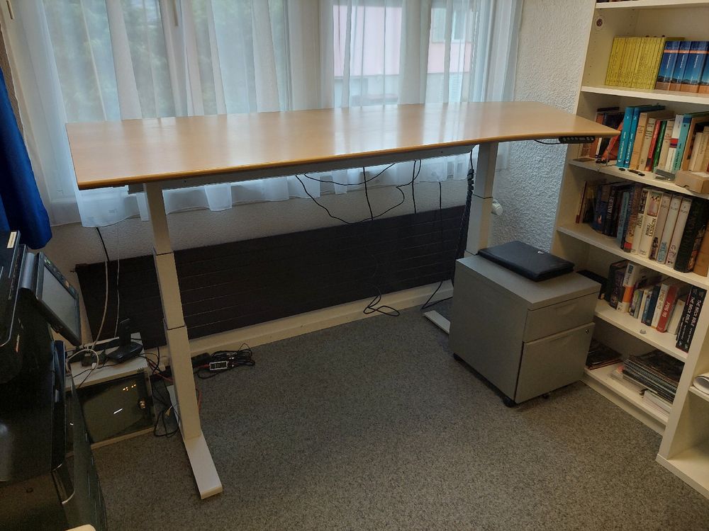 Scrivanie: Schöner Schreibtisch, elektrisch höhenverstellbar, gebraucht – Usato da Sumiswald venduto da JaelRoost 6