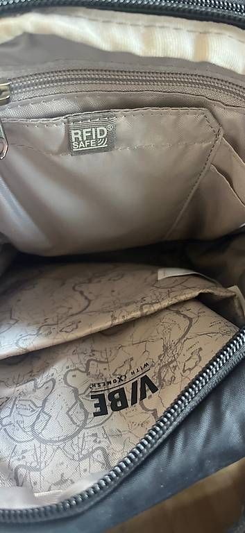 Pacsafe Sacs: Umhängetasche Pacsafe Schwarz – D'occasion à Urdorf par Resumasa 3