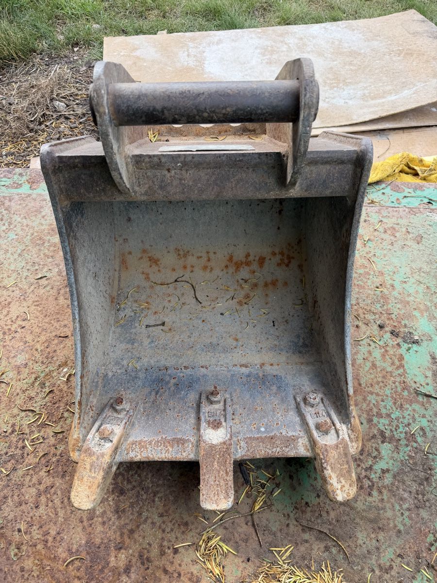 Hutter Escavatori: Bagger Löffel 300 ms01 – Usato da Kaiserstuhl AG venduto da Natalinka 1