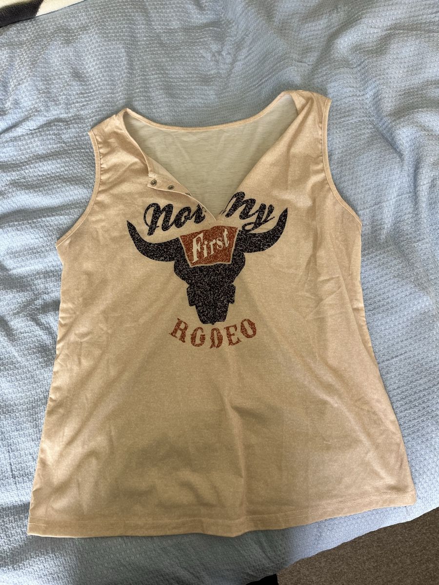 Top: Tank top beige mit Stier – Nuovo (secondo la descrizione) da Giswil venduto da Mauritius9026