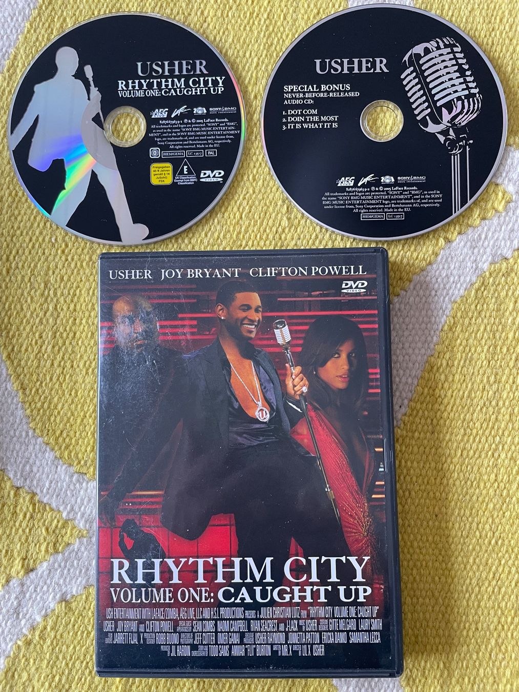 Tutti i DVDs: USHER-DVD+CD RHYTHM CITY VOLUME ONE:CAUGHT CUP – Usato da Rorschacherberg venduto da CD-Roli