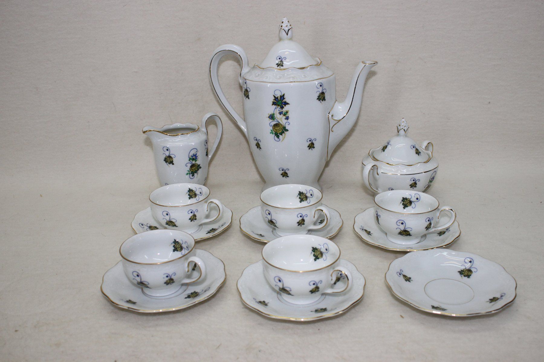 KPM Set di piatti: KPM Mocca Set – Usato da Thun venduto da Fbchm