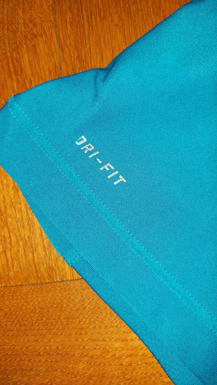 Nike Top: Sport top Nike Dri-FIT – Usato da Sion venduto da aud_7pxl 4