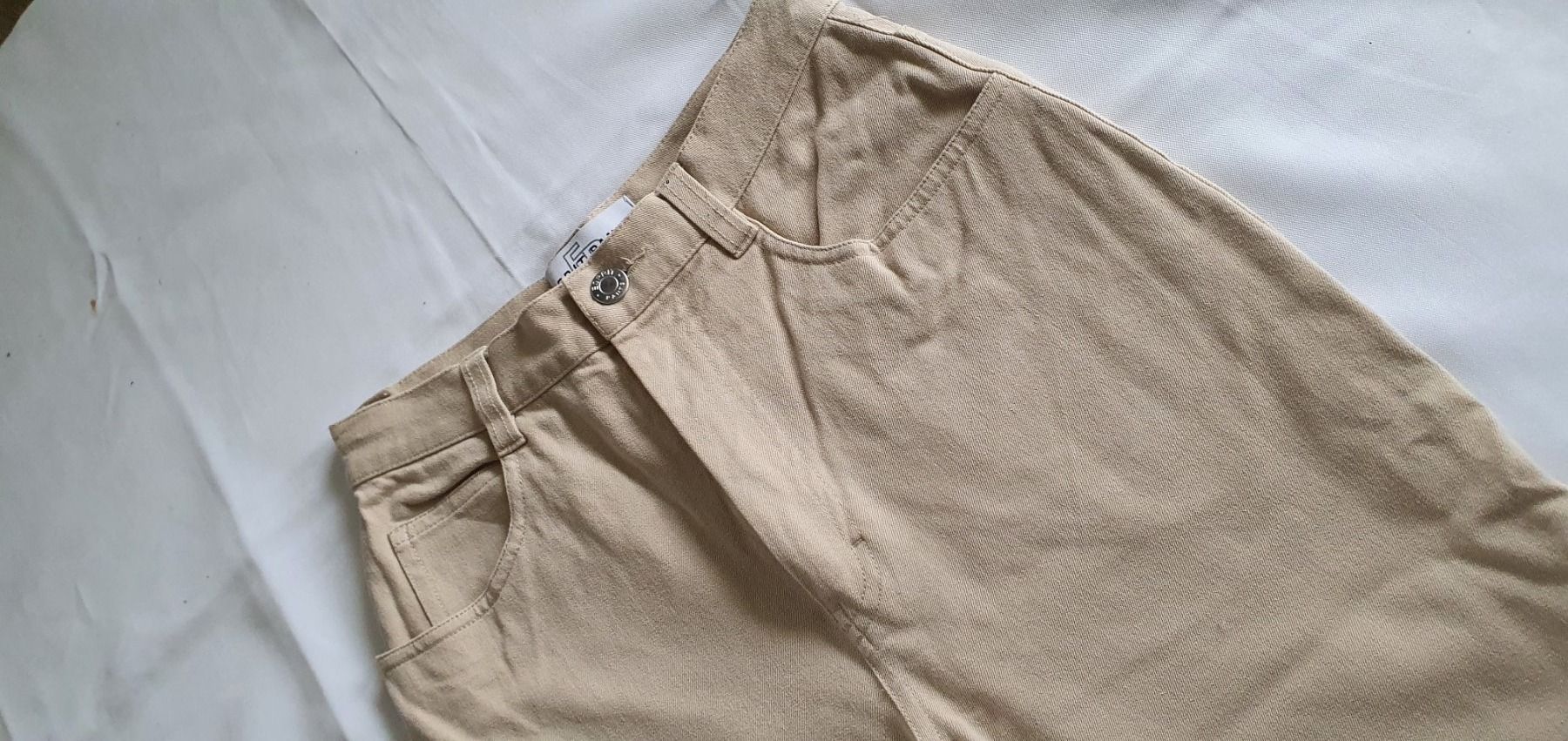 Pantaloni: Schöne beige Damenhose 36 – Usato da Niederbuchsiten venduto da klengyel 1