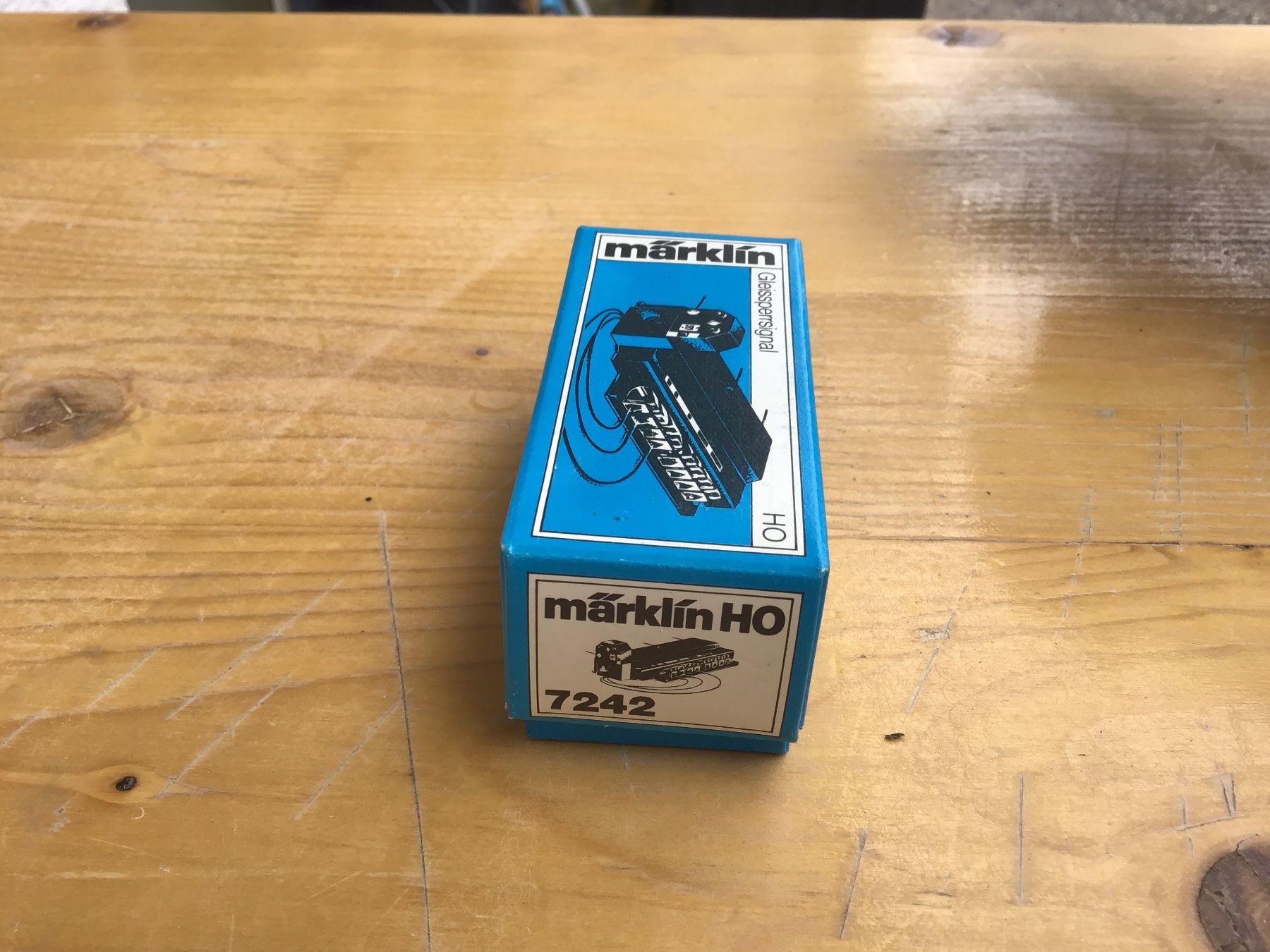 Märklin Modellini di ferrovie: Märklin HO Gleissperrsignal 7242 Originalverpackung – Usato da Männedorf venduto da Modelle-aller-Art 1
