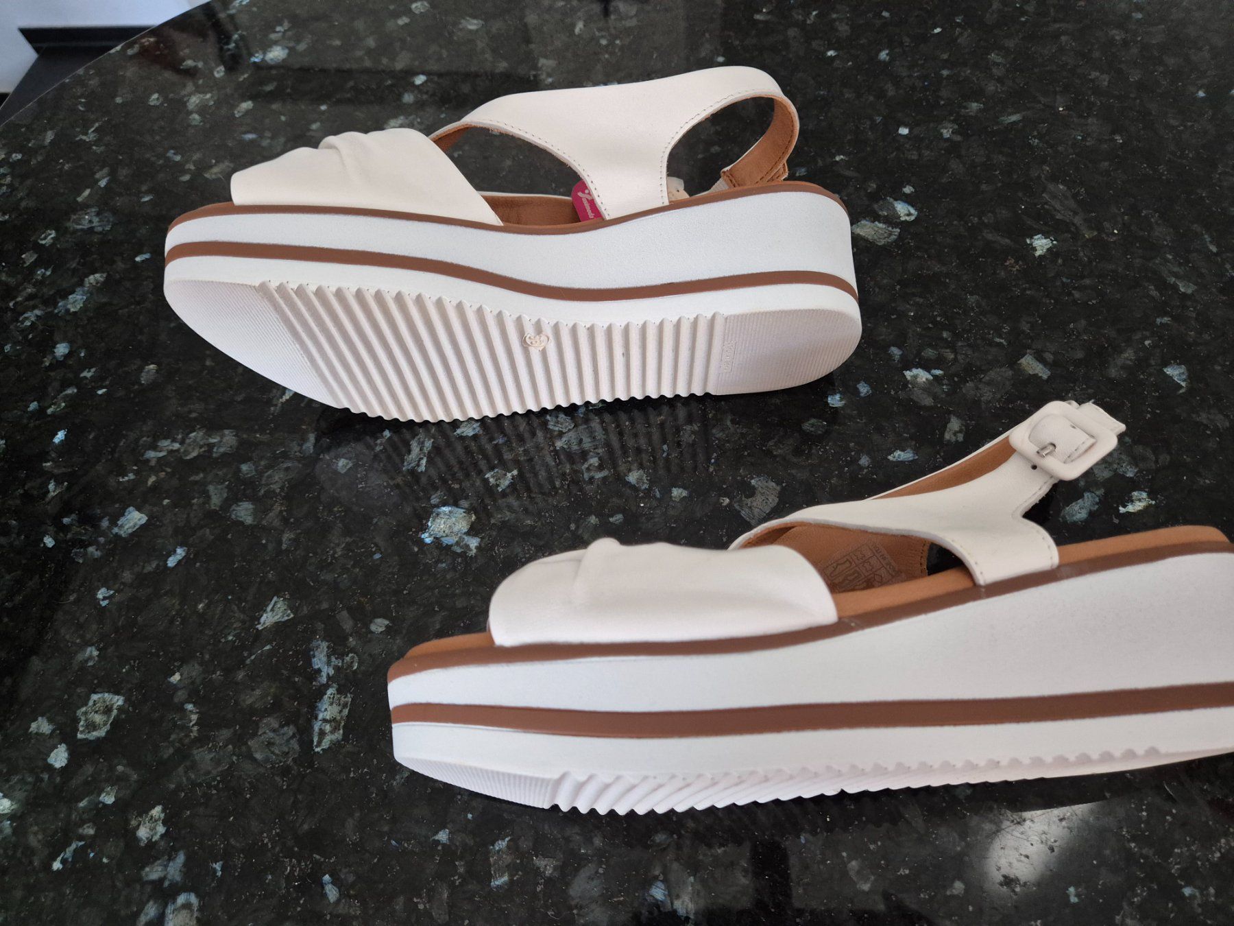 Scarpe da donna: weisse Sandalen – Nuovo e nell'imballaggio originale da Niederglatt ZH venduto da Harvest 2