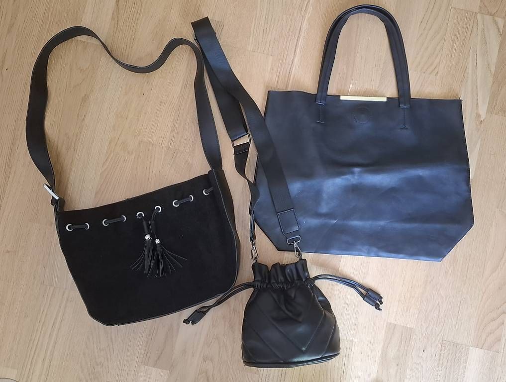 Sacs femmes: 3 schwarze Handtaschen – D'occasion à Lyss par saariinaa