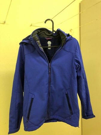 Mädchen Softshelljacke Grösse S (kleiner geschnitten)