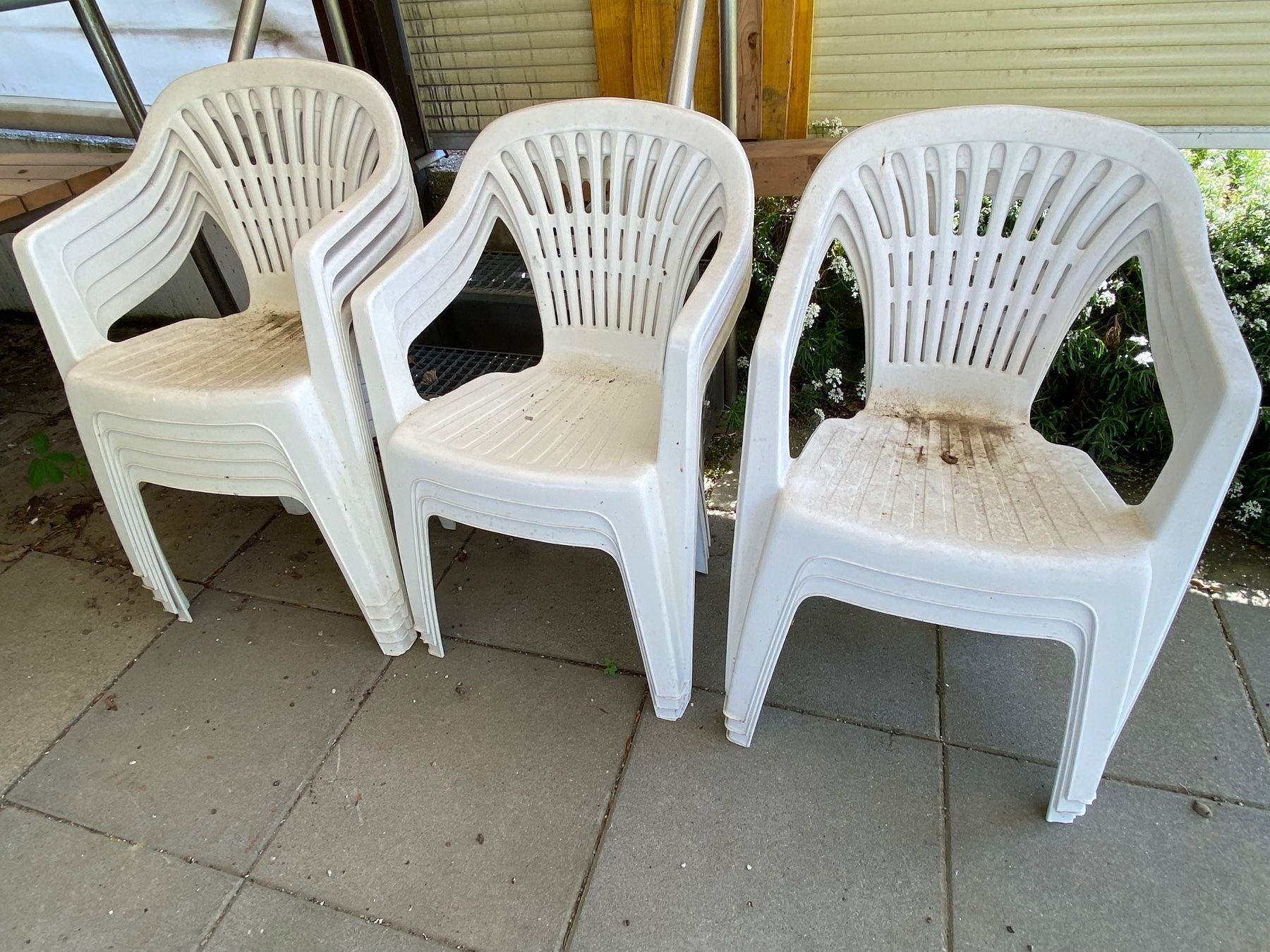 Sedie: 11 Stk. Gartenstühle weiss – Usato da Eschlikon TG venduto da ArtRec