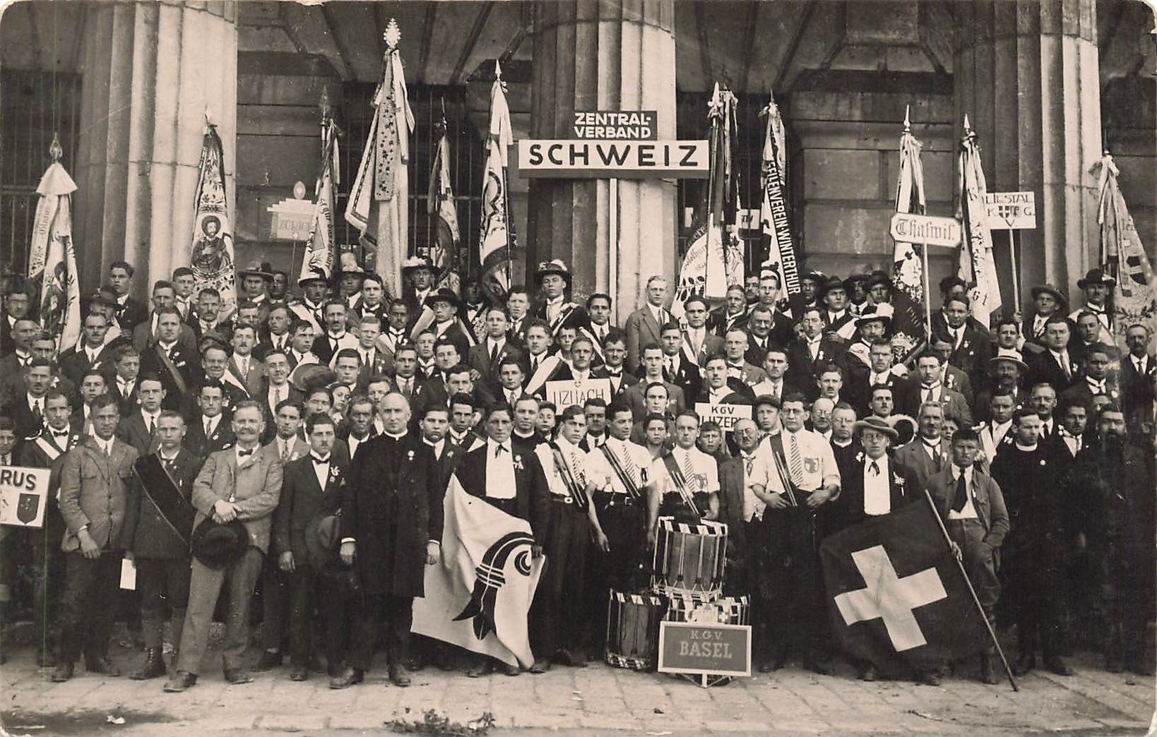 Cartoline postali: Basel Parada – Usato da Biasca venduto da Blenio71