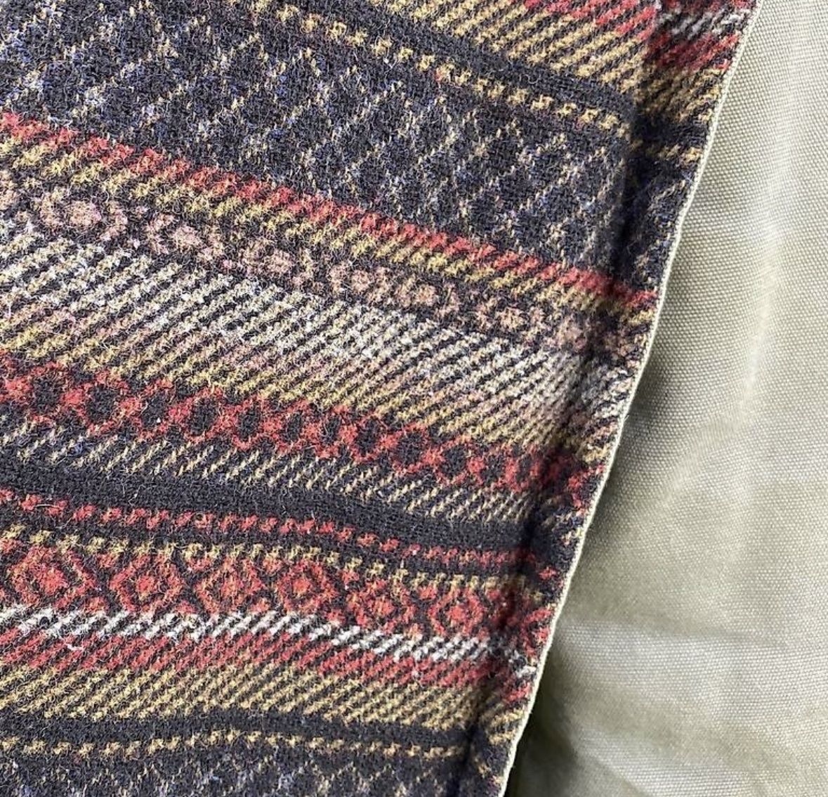 Giacche: Khaki Winterjacke mit Kapuze – Usato da Embrach venduto da ale_v5qn 1