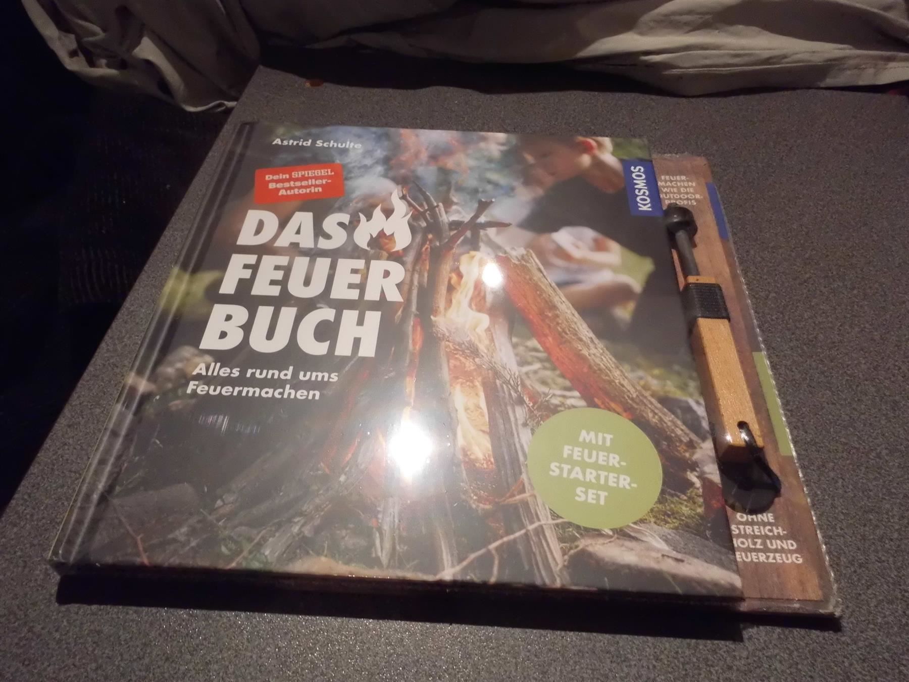 Livres: Das Feuer Buch – Neuf avec emballage d'origine à Zürich par Motzkuh