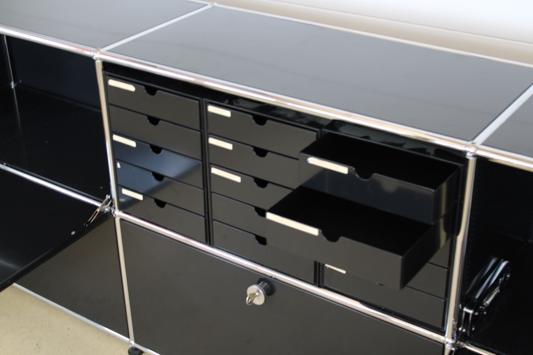 USM Cassettiere: Schönes USM Sideboard – Usato da Meinisberg venduto da atelier_TILIJA 4