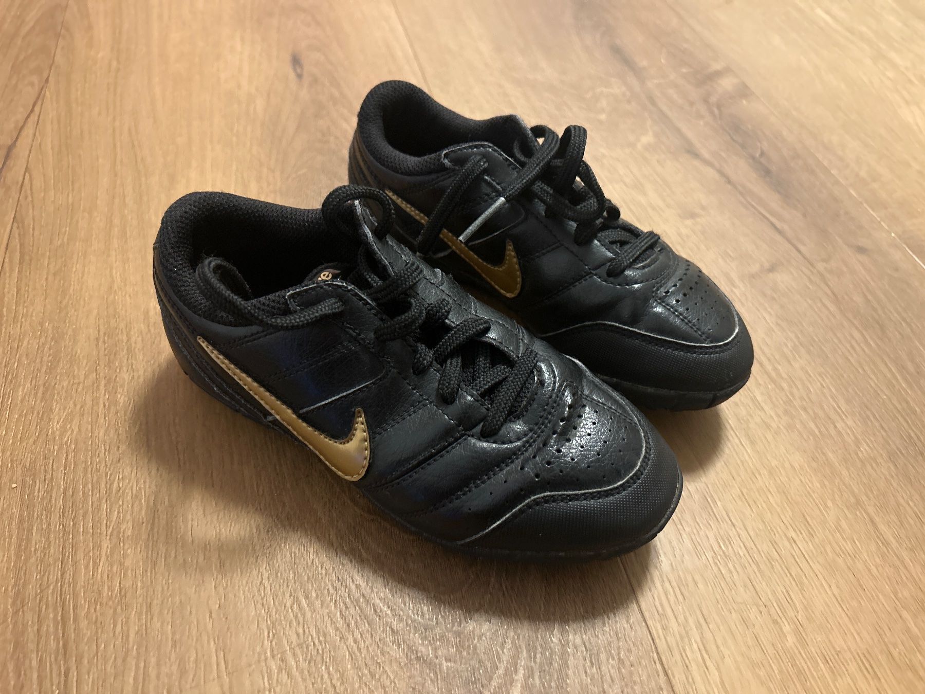 Nike Scarpe per ragazzi: Nike Five Sneakers Jungs Gr 29.5 – Usato da Regensdorf venduto da Spyke55